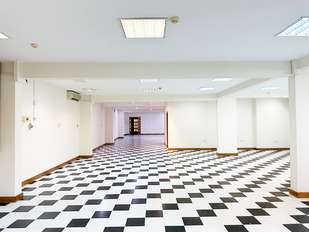 Expansive Prime Office Spaces at Exceptional Price in Al Hilal 4